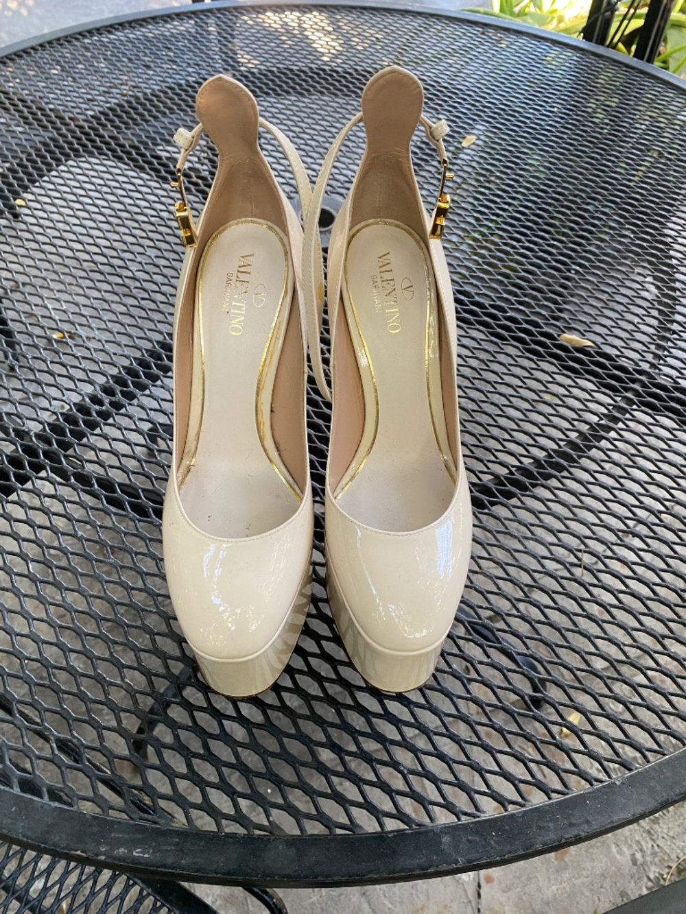 Valentino - Picture 2 of 5